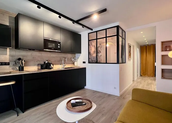 En Plein Centre De A 2 Pas De La Croisette Daire Cannes
